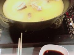 -鲜入围煮花胶鸡海鲜火锅