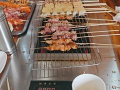 -哈尔滨小酒馆·鲜肉现穿自助烧烤(康新花园店)