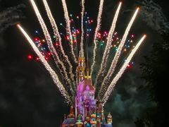 -小镇影院迪士尼小熊Duffy与他的朋友合影地