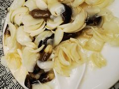 糟香鸡枞菌炒百合-梅龙镇酒家(南京西路总店)