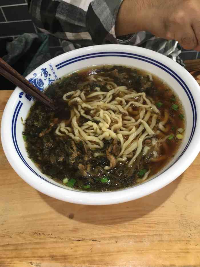 寅春百年老卤面-"位置94:世贸西侧拐角,85℃的隔壁,挺.