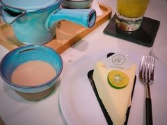 -彳亍咖啡·这里(水湾路店)