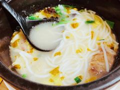 -花馬肆.云南过桥米线(汉神购物广场现场熬汤店)