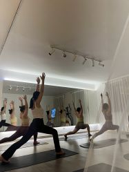 -闺蜜瑜伽·普拉提女性塑形馆