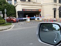 入口-绿地云悦坊-地下停车场