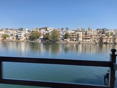 -Lake Shore Hotel & Restaurant