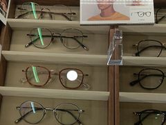 -三目眼镜·蔡司视觉合作店(青浦宝龙店)