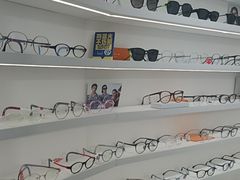 -美式眼镜·授权蔡司.依视路.尼康.豪雅.明月(南翔印象城店)
