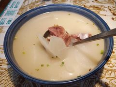 筒子骨煨萝卜-俏九州·小炒黄牛肉(华润万象汇店)