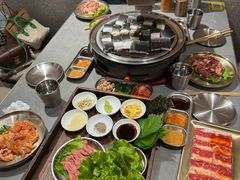 -围炉肉舍•炭烤活鳗•丹东海鲜烤肉(步行街店)