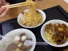 -松树干拌面店