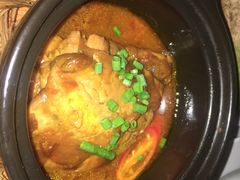 砂锅炖鱼-Lanterns Vietnamese Restaurant