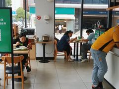 大堂-老乡鸡(武汉中南梅苑小区地铁站店)