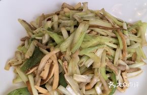 Stir-fried Leek and Tofu Skin