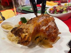 德式烤猪肘配酸菜土豆泥-申德勒加油站西餐厅(日坛路总店)