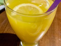 -臻鲜燕海鲜融合餐厅(金陵style店)