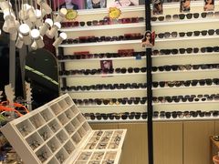 -沫芮眼镜·蔡司官方授权店(人民广场店)