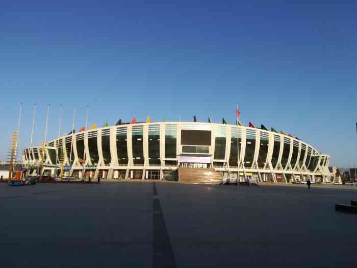 巴彦浩特体育场-"无论到哪里都会先找篮球场,免费的室内场馆.