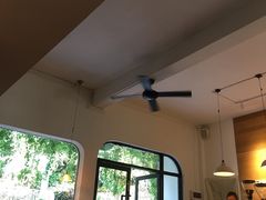 -彳亍咖啡·这里(水湾路店)
