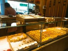 面包甜点陈列柜-采芝斋(延安路店)