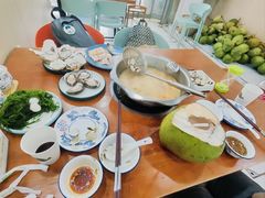 -老何家后安粉·糟粕醋海鲜火锅(三亚湾椰梦长廊店)