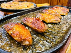 料理烤焦香翅中-老东镇啤酒屋海鲜加工·蒸汽海鲜·海鲜烧烤(台东店)