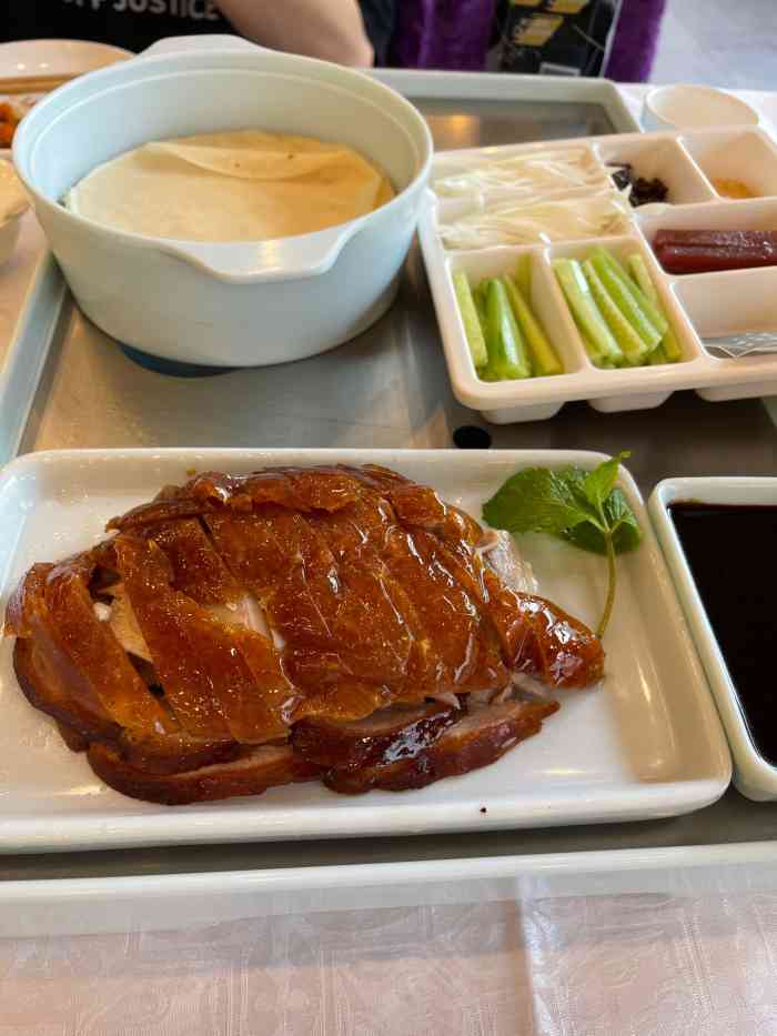 紫光园(通州店)-"去的通州店紫光园烤鸭特别诱人,是现场切.