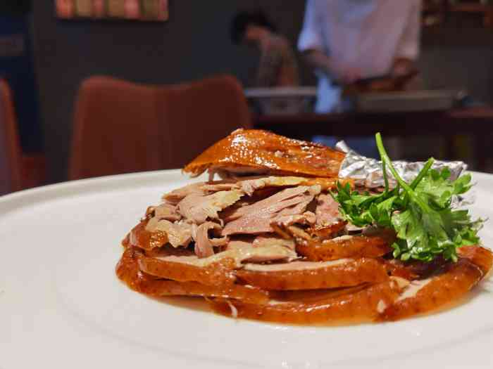 荣记烤鸭(凤城十路店)-"店面装修特别漂亮,很高档.灯光明亮,而且.