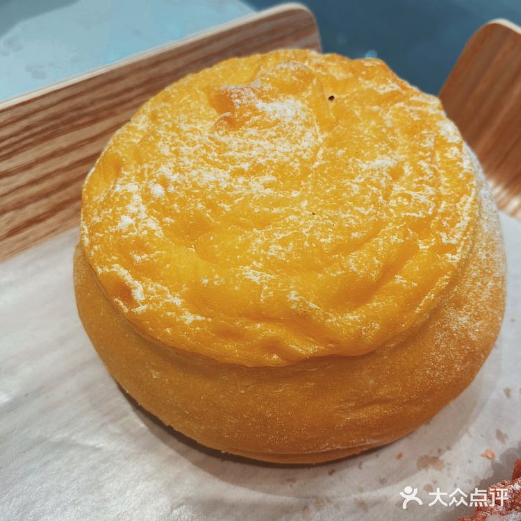 花臂小姐姐终于吃了奈雪的茶，面包和茶饮口味都喜欢❗️