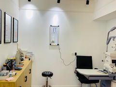 -视野联行眼镜•蔡司•依视路(温江店)