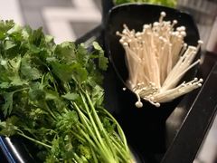 -重庆爽翻天老火锅(临平万达广场店)