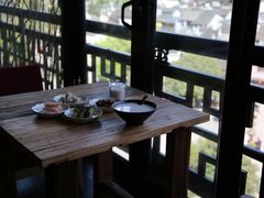 靠窗位-上席擂茶·新中式青年茶馆(古城店)