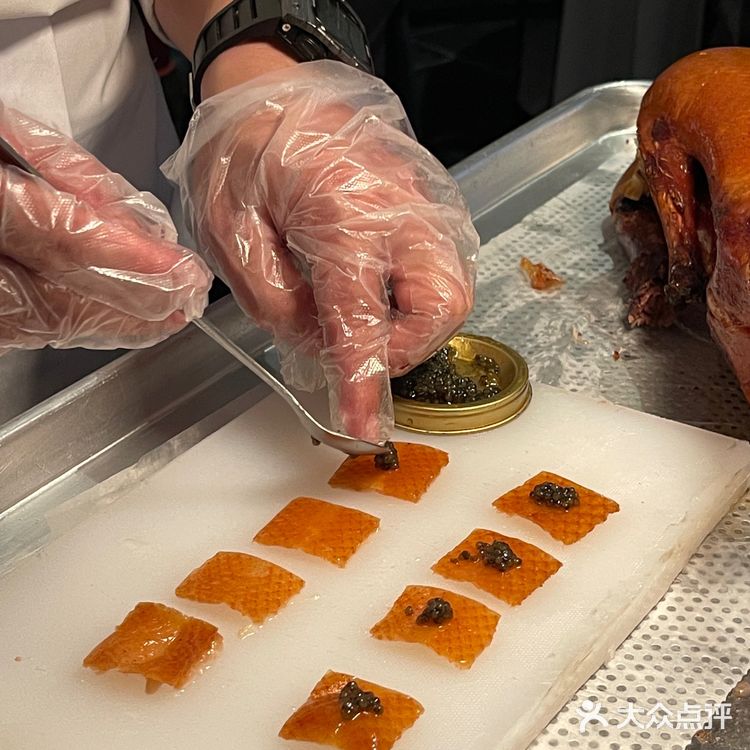 大河上下北京烤鸭终于开来珠海啦！装修风格高端别致！