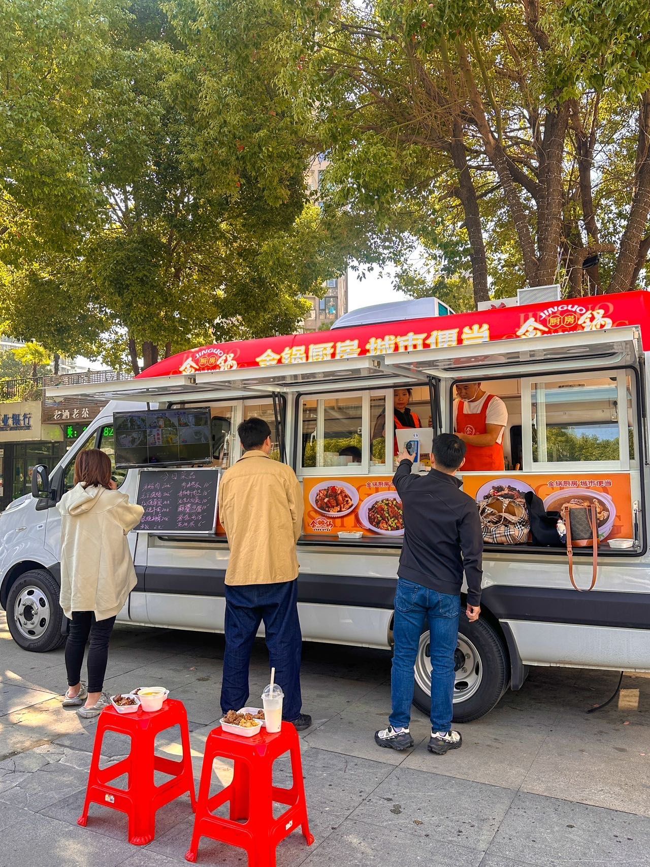 n超爱的金锅小厨在1912有辆城市便当车? 快餐车好香一个一闻