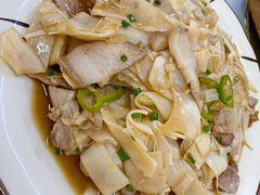 猪肉炒鲜笋-银峰农庄·特色烧鸡·鲜无花果浸鸡