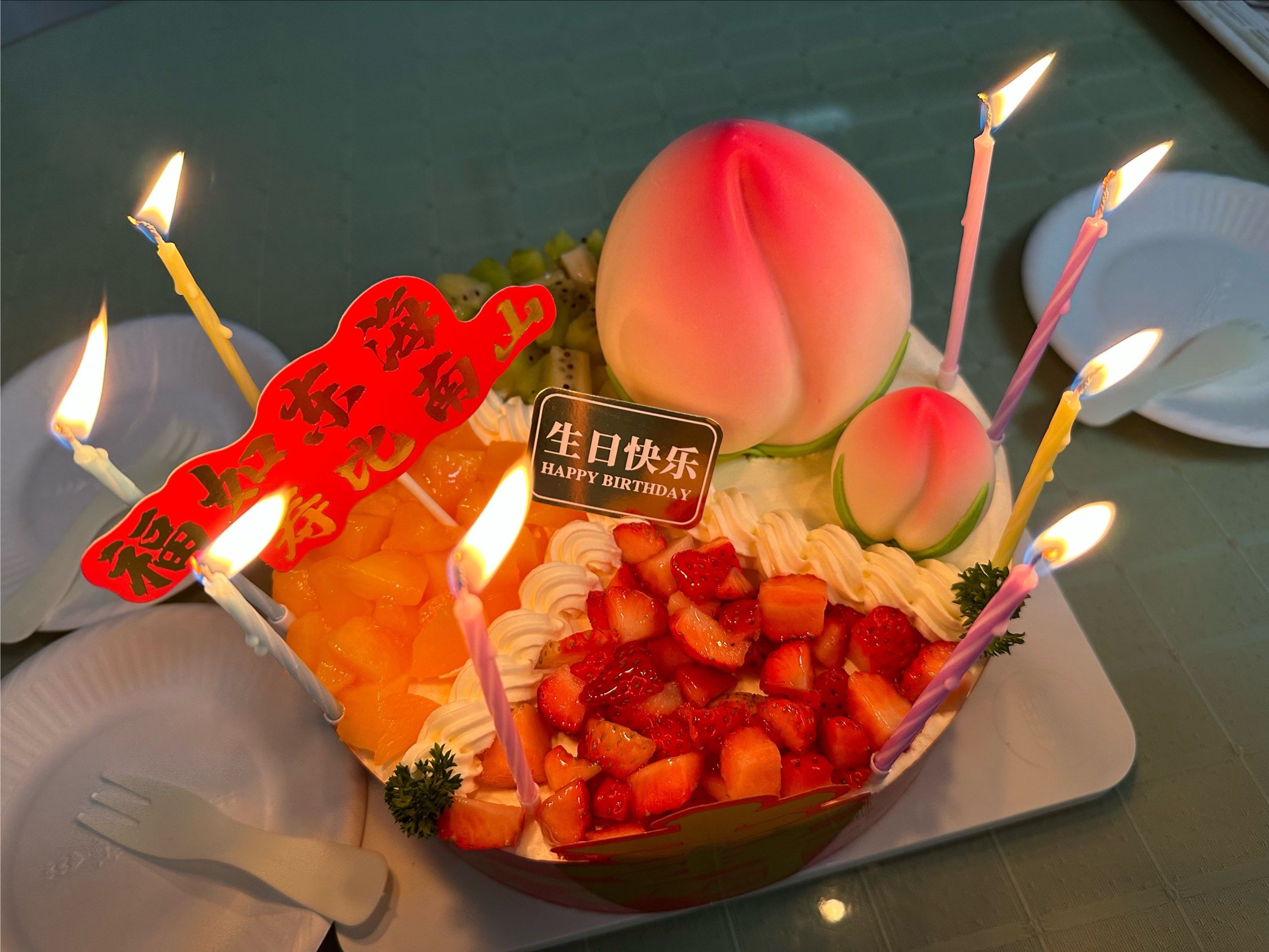 点蜡烛的蛋糕真好看