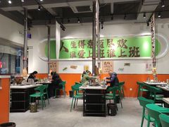 -山野的朋友露营炭火烤肉