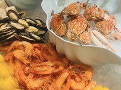 -广州万富希尔顿酒店·感趣自助餐厅·金秋蟹宴生蚝海鲜刺身