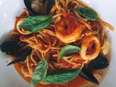 -ROAST coffee & eatery