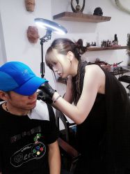 -龙之吻专业刺青·手工耳洞·纹身去色
