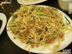 笨豆芽炒肉絲-老昌春饼(中央大街店)