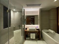 -三亚湾海居铂尔曼度假酒店