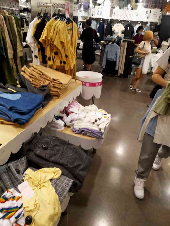 monki(西单大悦城店)-"属于春天的衣橱95春天到了 鹅黄和浅绿.