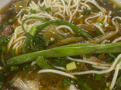 酸菜肉丝米线-越洋肖氏老米线(杨家坪店)