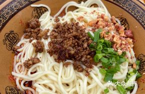 Red Broth Vegetarian Pepper Mixed Sauce Noodles