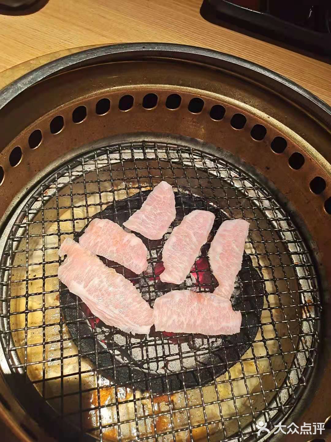 中午逛泉屋，随便进了一家店来吃东西。这家的牛肉很嫩