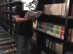 -钟书阁(松江泰晤士小镇店)