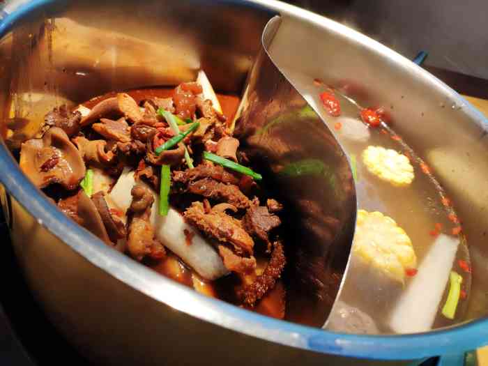 牛掌柜鲜牛肉火锅-"第一次来位于万达金街4号门对面的牛掌柜鲜.