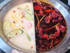 牛油骨汤鸳鸯锅-潘小辣鲜肉老火锅