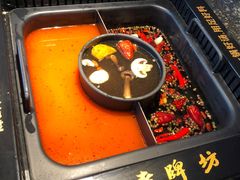 -老牌坊云南鱼豆花火锅(哈西万达店)